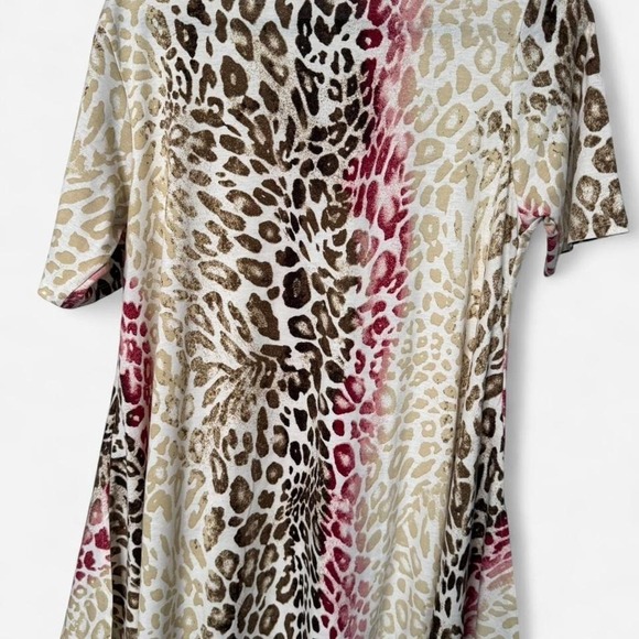 LulaRoe Perfect T Leopard Print, Tan/White/Brown/Red, Size Medium - Picture 3 of 5